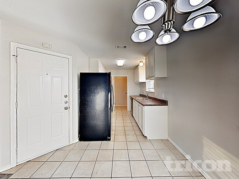 Building Photo - 4303 Sheldon Ln