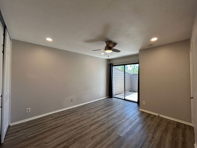 Building Photo - Beautiful 3 Bed 2 Bath Condo in Yorba Linda with Greenbelt Views