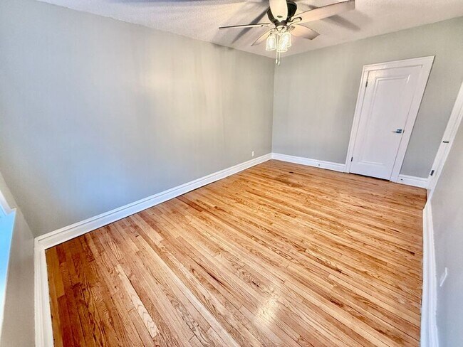 Building Photo - 1240 Hawthorne Pl