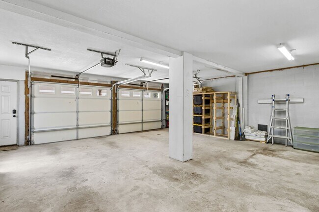 Building Photo - Steps to the Ocean! 3/3, 2198sq', Ocean View, Furnished