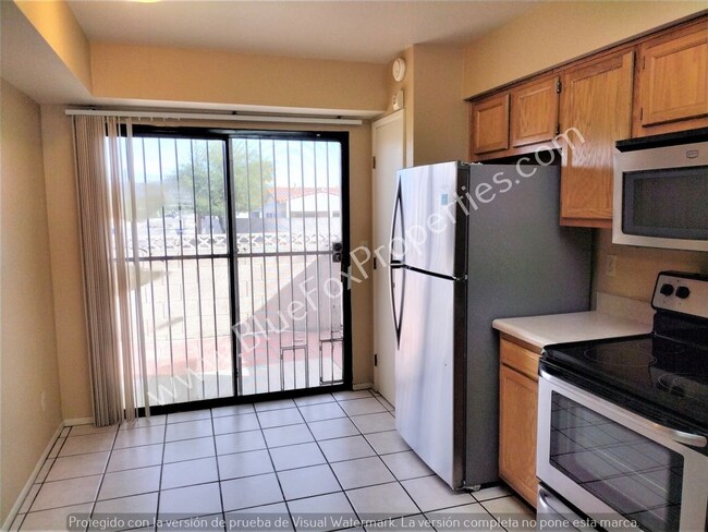 Building Photo - Centrally Located 2 bedroom, 2 bathroom