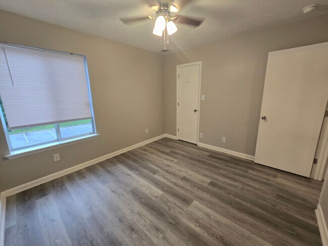 Building Photo - 3375 Galleria Dr