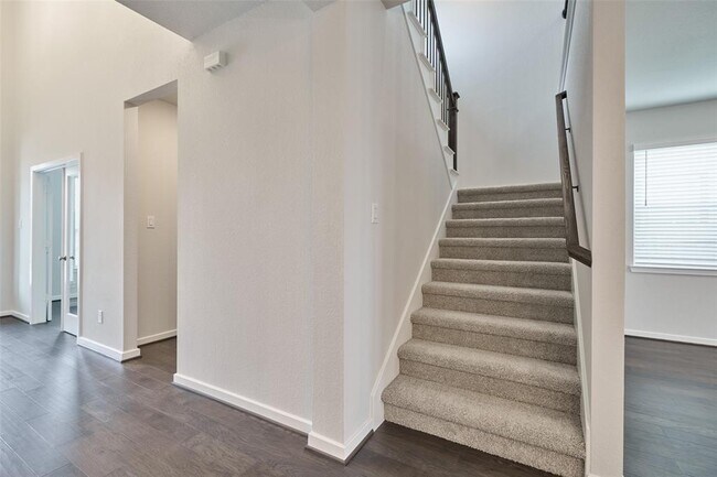 Building Photo - 28011 Clapton Path