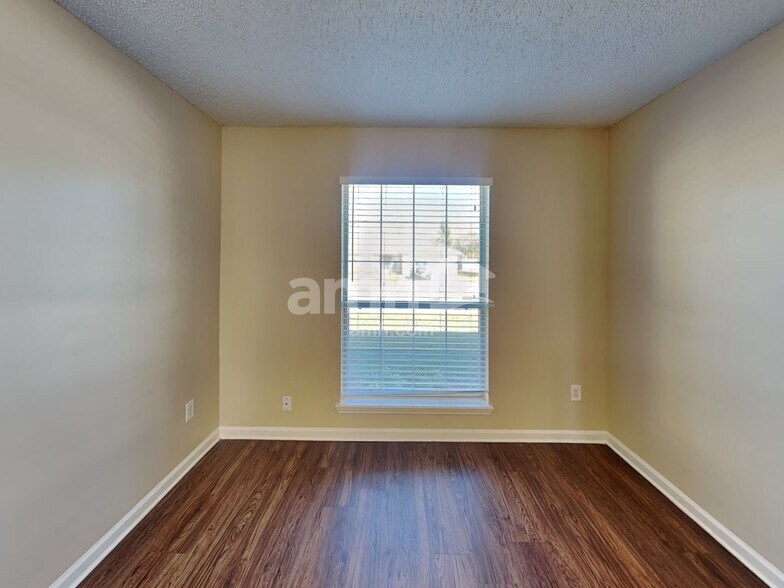 Building Photo - 3389 Westfield Dr