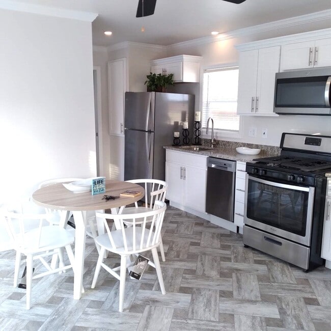 Building Photo - 273 Oak Harbor Camp