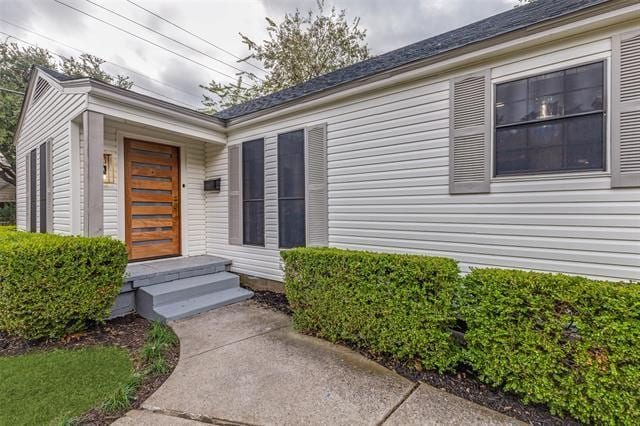 Building Photo - 5848 Kenwood Ave