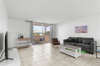 Building Photo - 9440 W Bay Harbor Dr