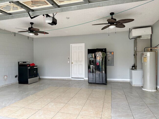 Building Photo - 677 Elbridge Dr
