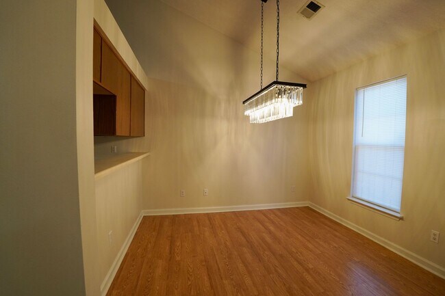 Building Photo - NICE One Level Nashville Area Home Near Lakes and Airport!