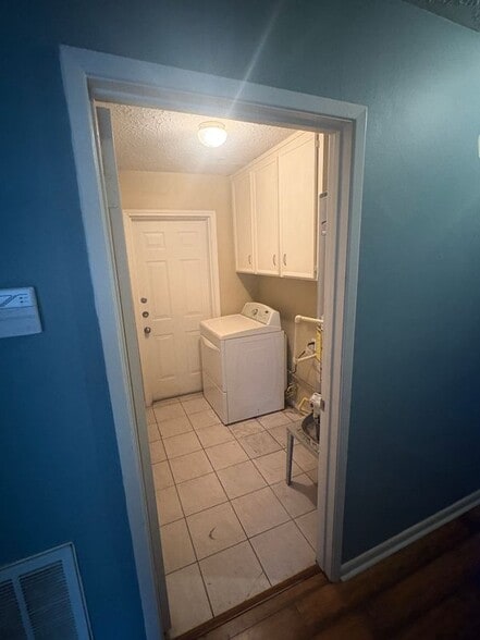 Building Photo - 21430 Park Brook Dr
