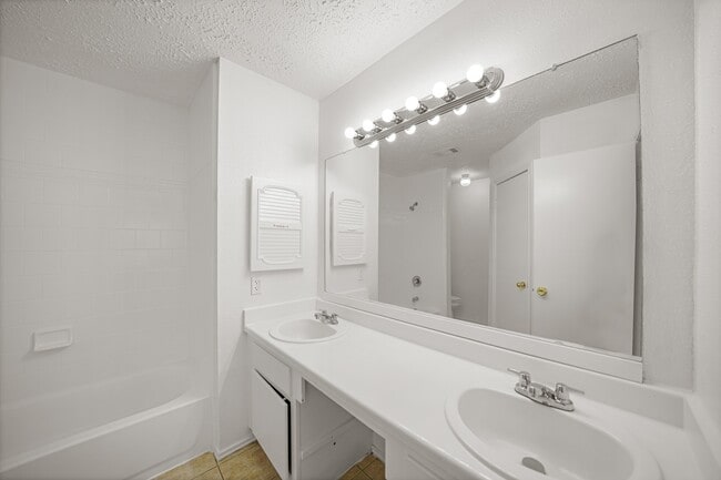 Building Photo - 20614 Park Row Blvd