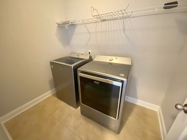 Building Photo - Stunning, Spacious Home in May River Preserve!