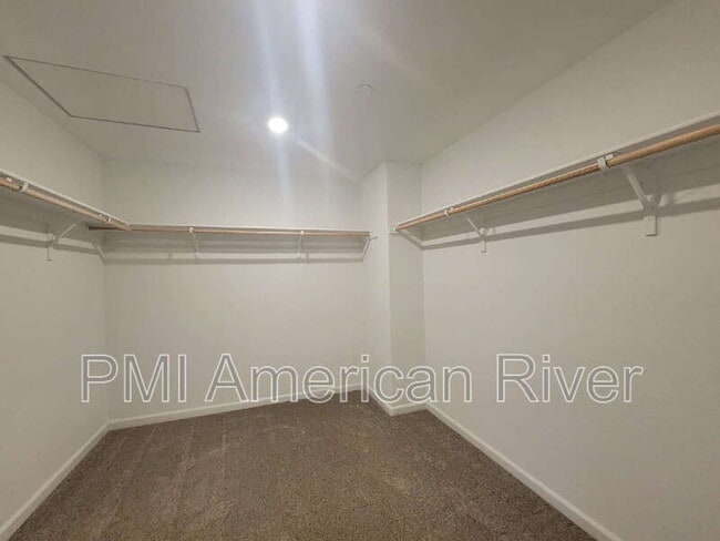 Building Photo - 4033 Haflinger Way