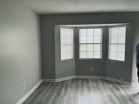 Building Photo - 205 Meadowbrook Ct