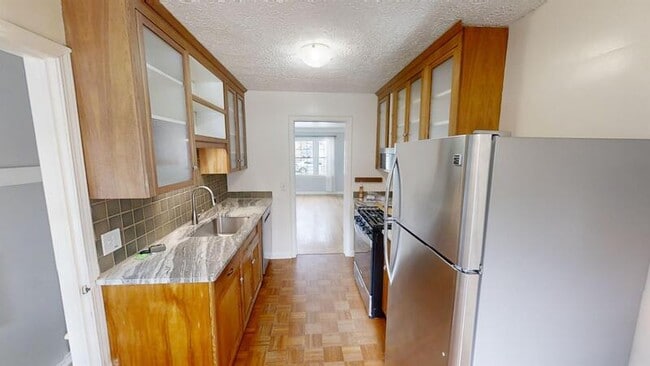 Building Photo - 601 W Hoover Ave