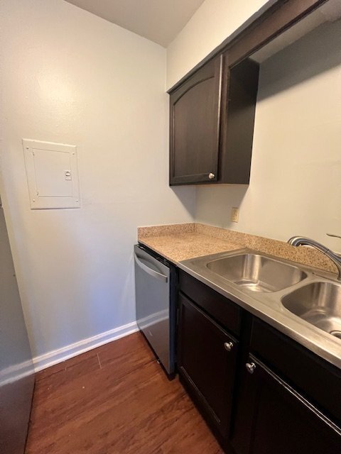 Building Photo - 503 E 6th St