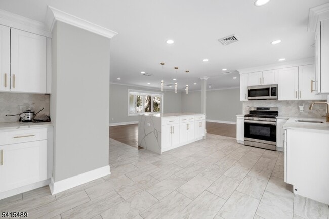 Building Photo - 475 Cedar Ln