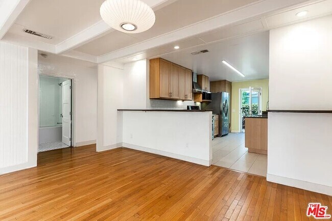 Building Photo - 721 Marine St