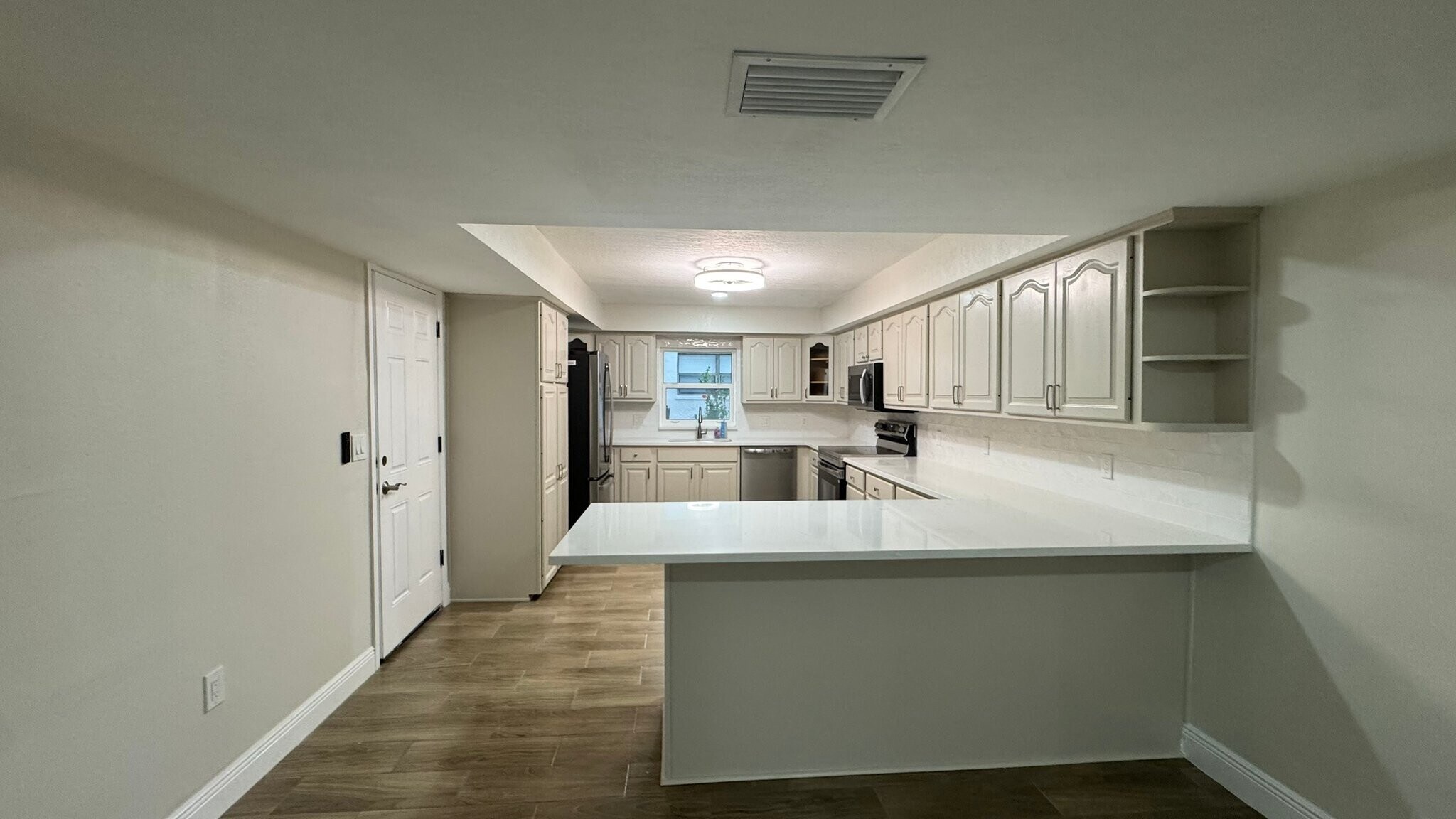 Building Photo - 7409 Lake Forest Cir