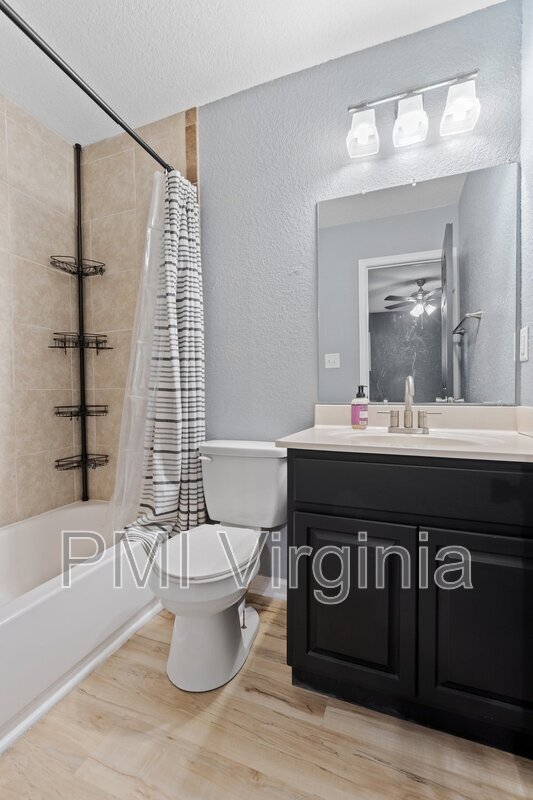 Building Photo - 1021 Mineola Dr