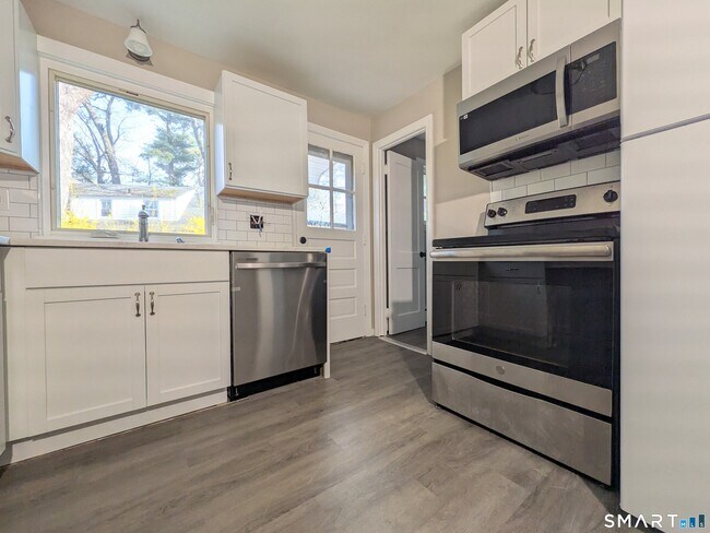 Building Photo - 414 Salmon Brook St