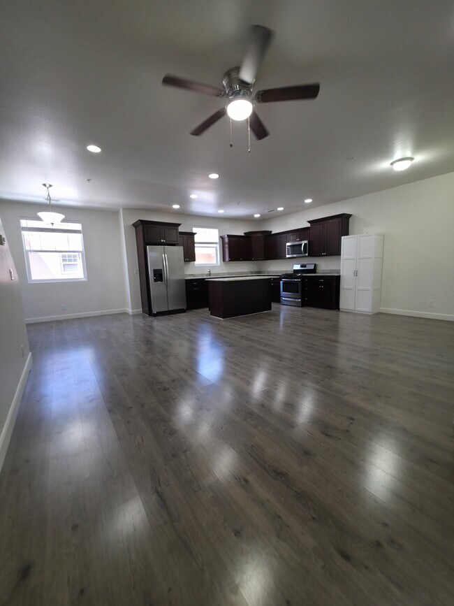 Building Photo - 2489 W Cripple Creek Dr
