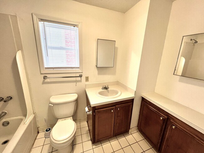 Building Photo - Five Points duplex