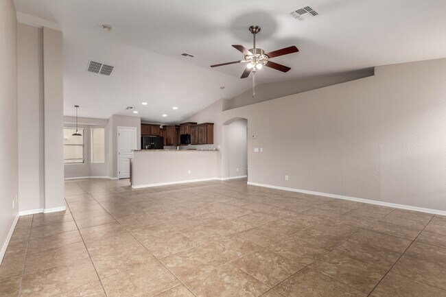 Building Photo - Spacious 3-Bedroom Home with Den in Gilbert!