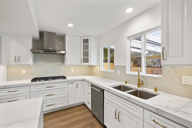 Building Photo - 20152 Redlands Dr