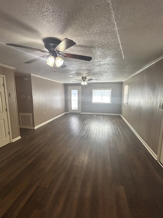 Building Photo - 451 Mill St