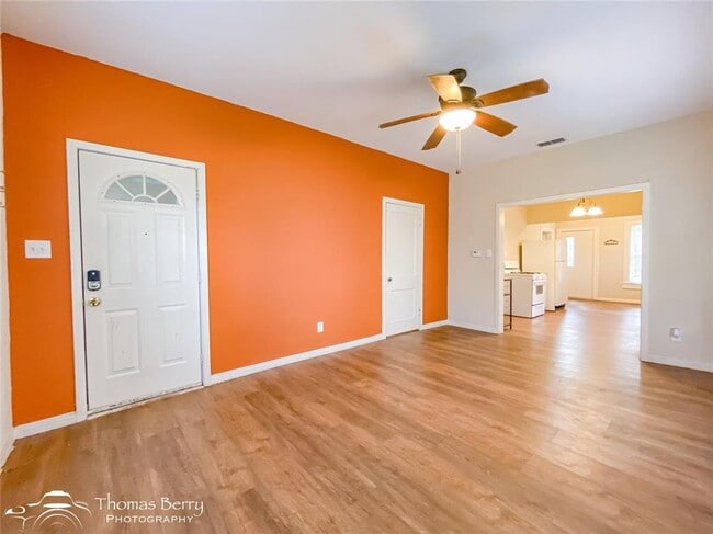 Building Photo - 2807 Russell Ave