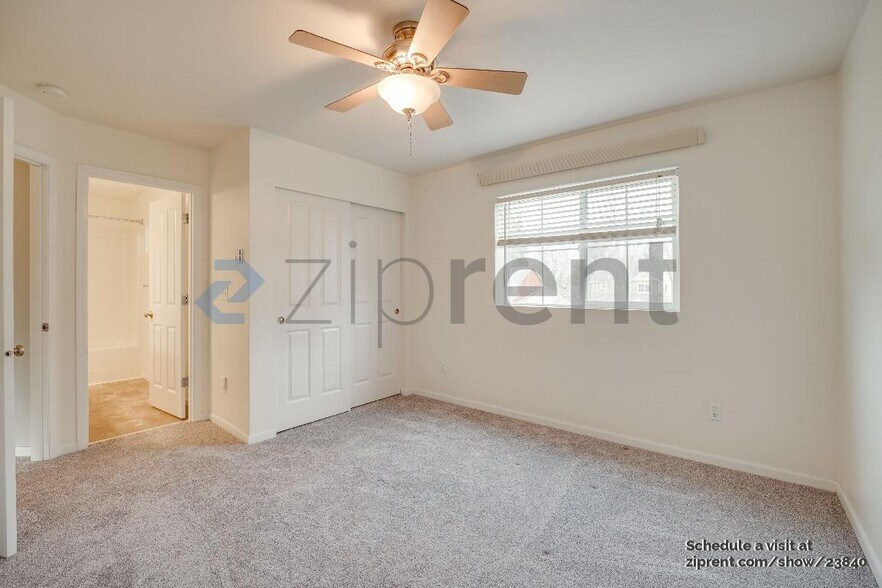Building Photo - 4406 Roxanna Loop SE
