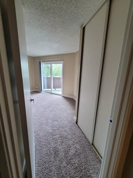 Building Photo - 8585 SW Canyon Ln