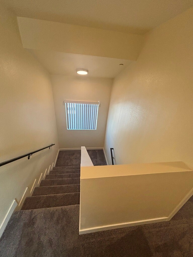 Building Photo - 347 E 107th St