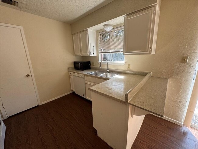 Building Photo - 1645 Chippeway Ln