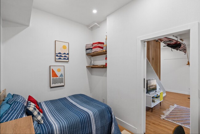 Building Photo - Industrial Chic 3bed/3bath loft style cond...