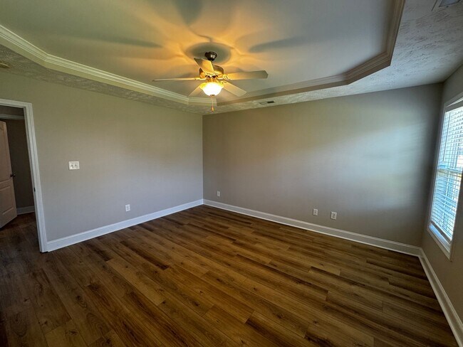 Building Photo - 3 Bedroom 2 Bath with Bonus in Hope Mills