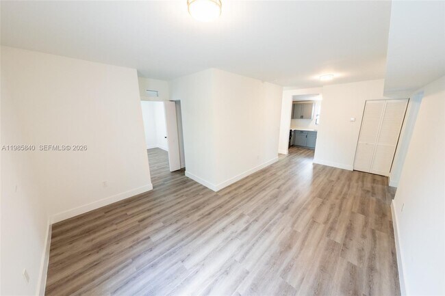 Building Photo - 618 SW 21st Ave