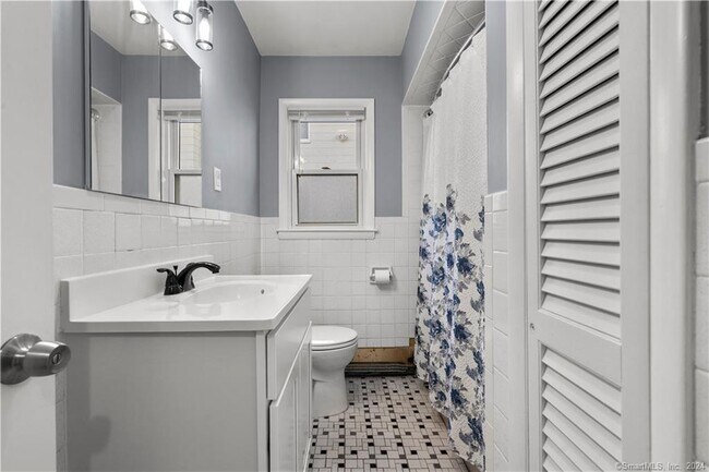 Building Photo - 667 Park St