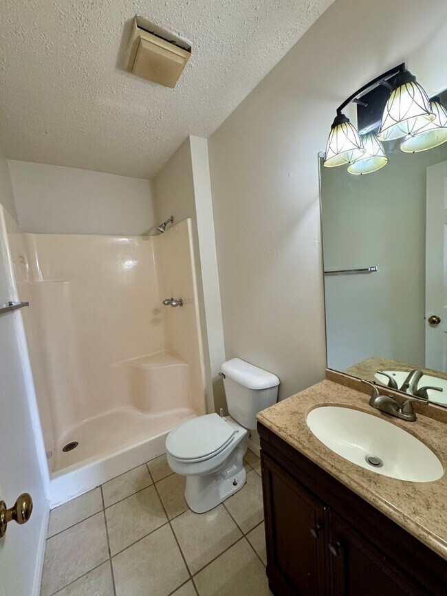 Building Photo - Townhouse for Rent