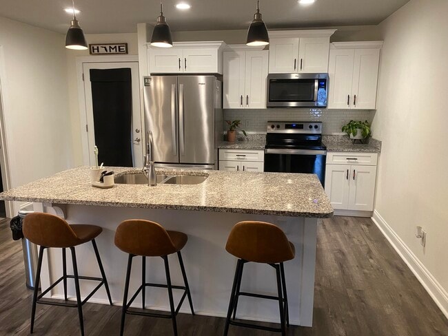 Building Photo - 6841 Nelson St