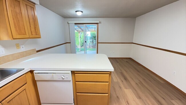 Building Photo - 3 Bedroom 1.5 Bath Home Fenced Yard, Shed & Garage