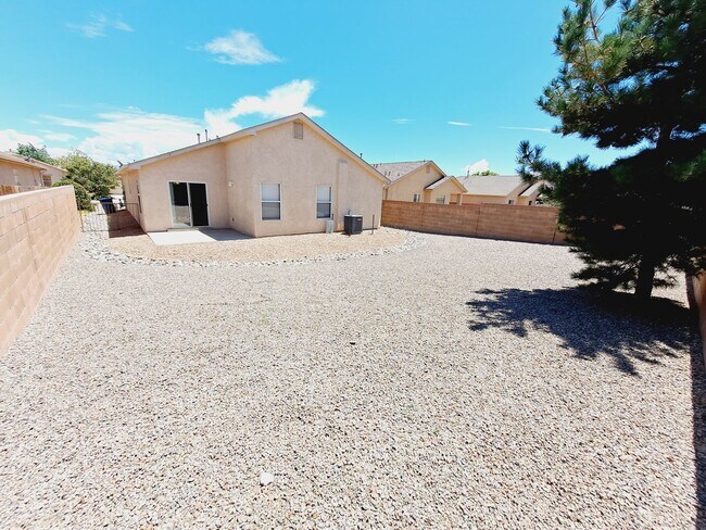 Building Photo - 3 bed 2 bath home in Huning Ranch