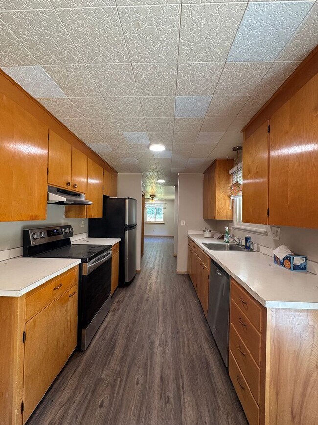 Building Photo - 1702 College Pl