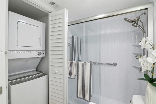 Building Photo - 1400 SW 124th Terrace