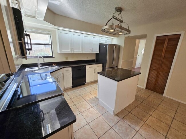 Building Photo - 1232 Woodridge Ct