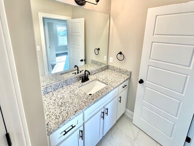 Building Photo - StoneArchCove5462