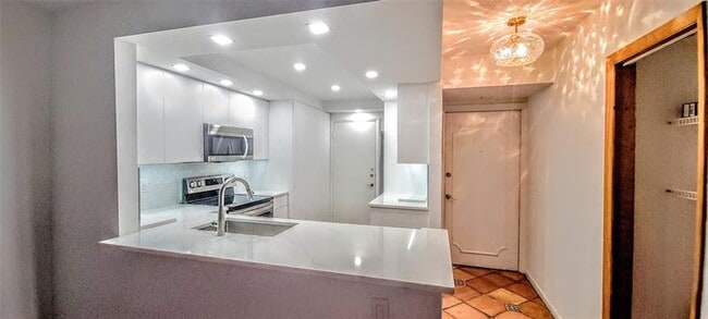 Building Photo - 6000 N Ocean Blvd