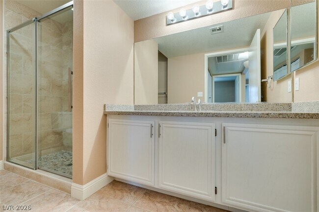 Building Photo - 1909 Villa Palms Ct