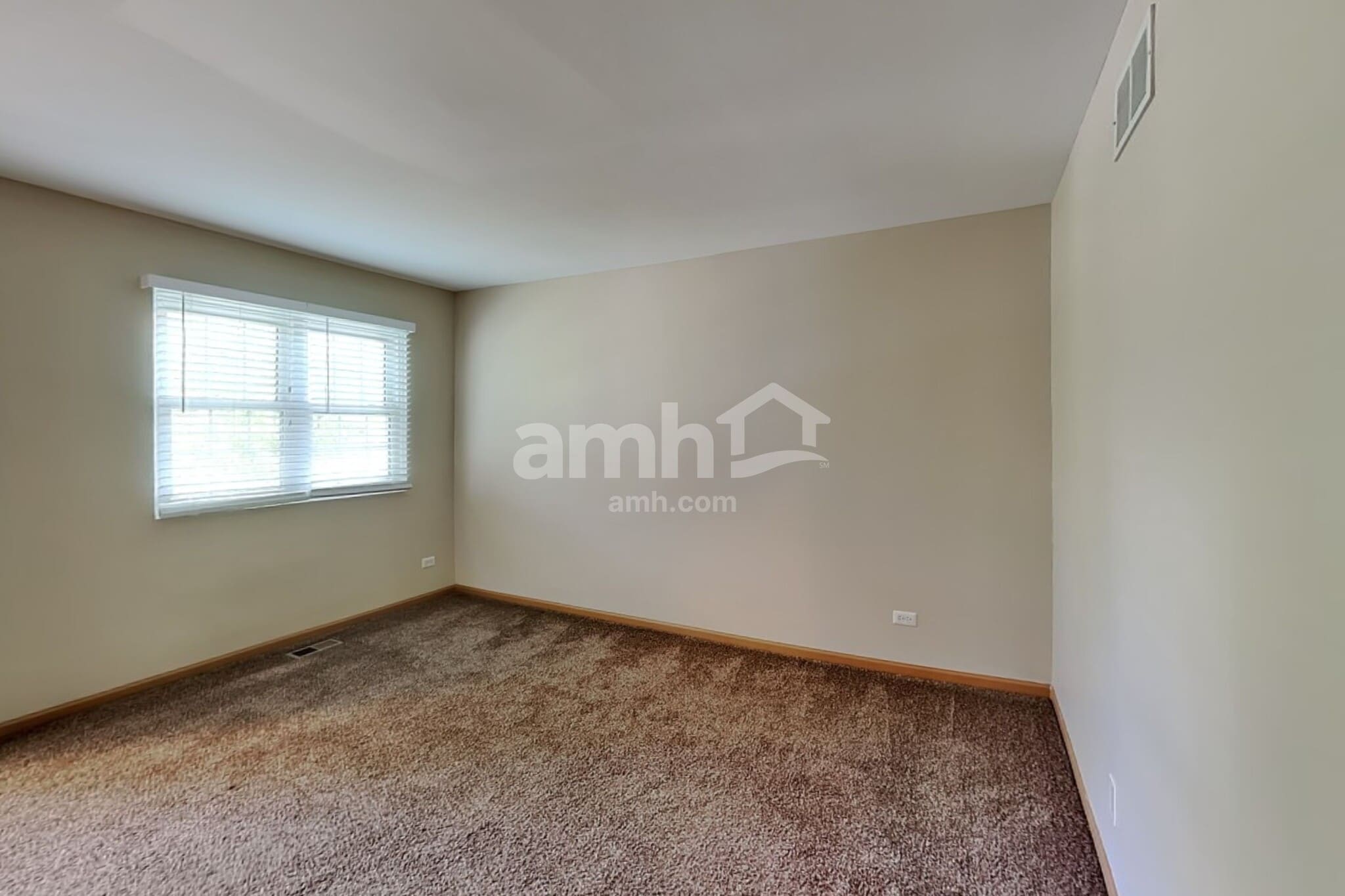 Building Photo - 481 Pheasant Chase Dr